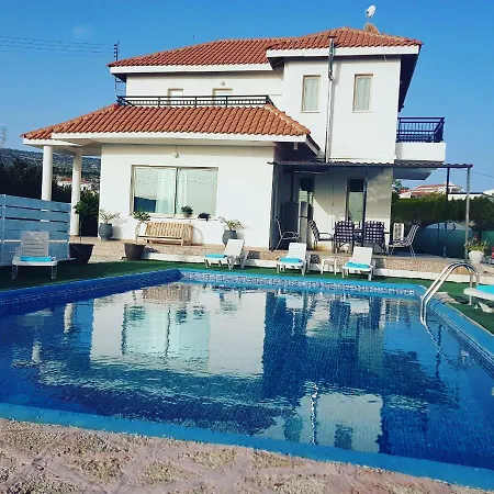 Sea Caves Villa *