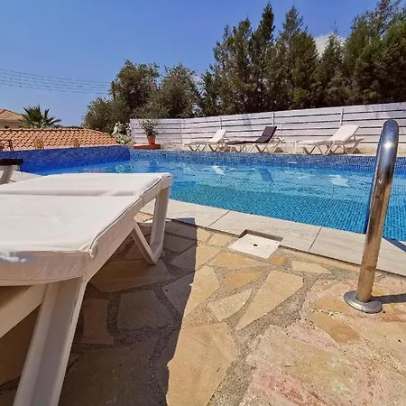 Sea Caves Villa *